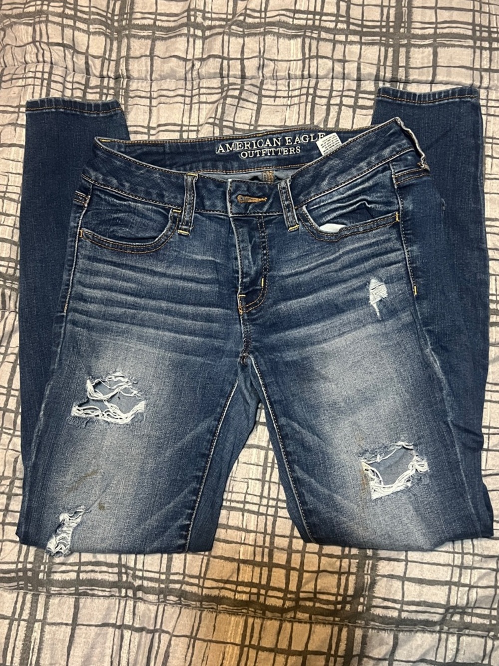 American Eagle Outfitters Women's Distressed Dark Blue Skinny Jeans